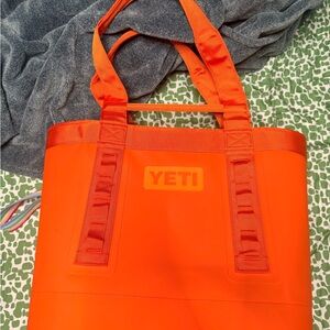 YETI Bold Orange Tote Camino 35